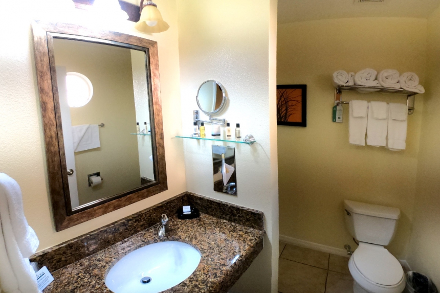 /hotelphotos/thumb-860x573-229644-Saratoga RV 3BR Bathroom.jpg