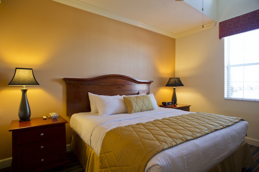 /hotelphotos/thumb-860x572-237471-Grand_Beach_1_Bedroom_bed.jpg