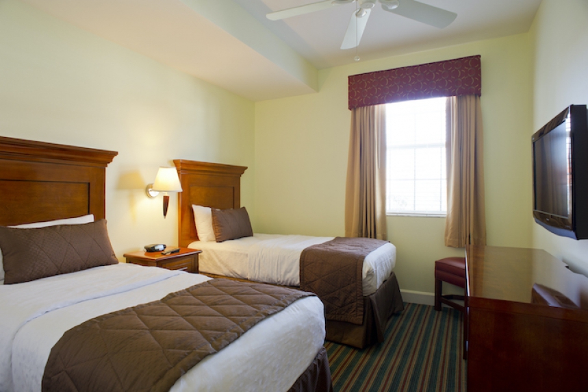/hotelphotos/thumb-860x572-237776-Cypress_Pointe_2_bedroom_beds.jpg