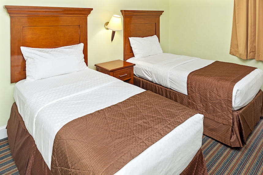 /hotelphotos/thumb-860x573-310253-Cypress_Pointe_3_bedroom_Guest.jpg