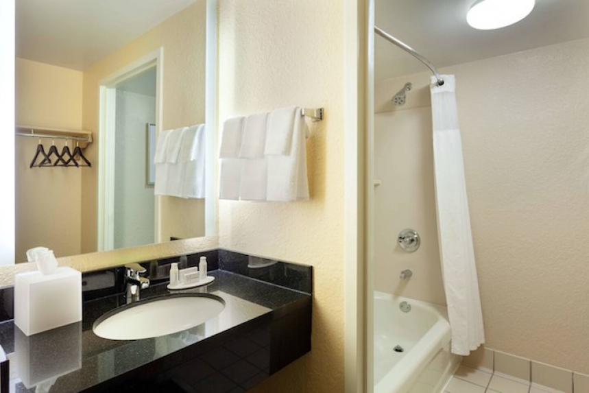 /hotelphotos/thumb-860x573-49426-FFbathroom.jpg